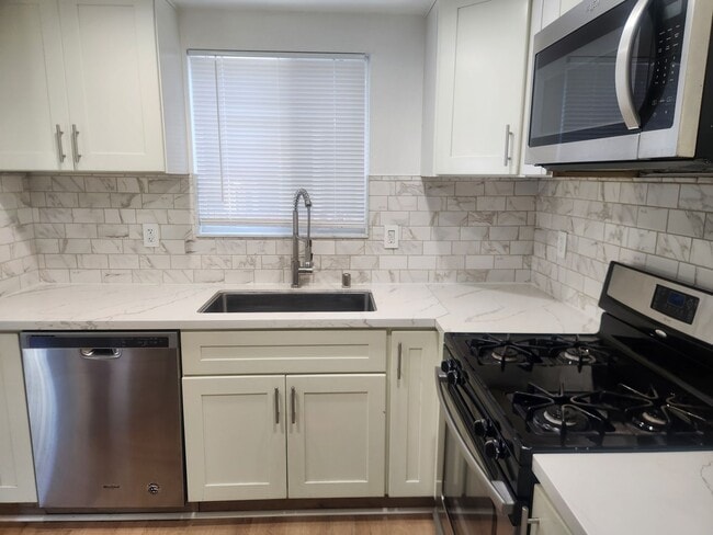 Photo - Clean and bright throughout, 2-bedroom, 1.5 Bathroom, two story unit in a great Windsor location!