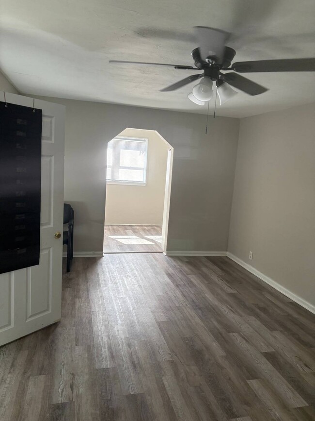 Building Photo - 12420 N Florida Ave