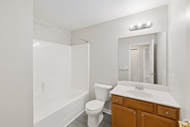 The Buckingham 3BR, 2BA - 1,571SF - Second Bathroom - The Ridge Apartments