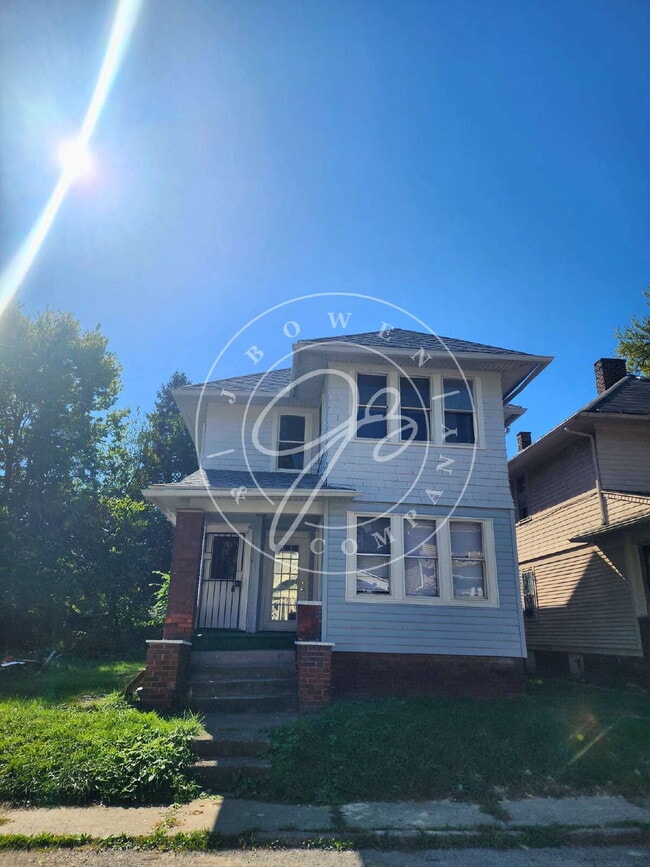 Building Photo - Very spacious lower 2 bedroom with separat... Unit A