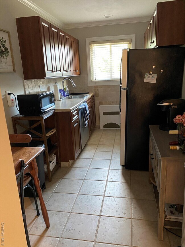 Photo - 326 Edmunton Dr Unit L7