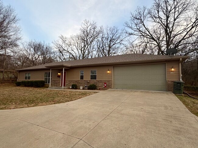 Building Photo - 1244 N Lewis Ave