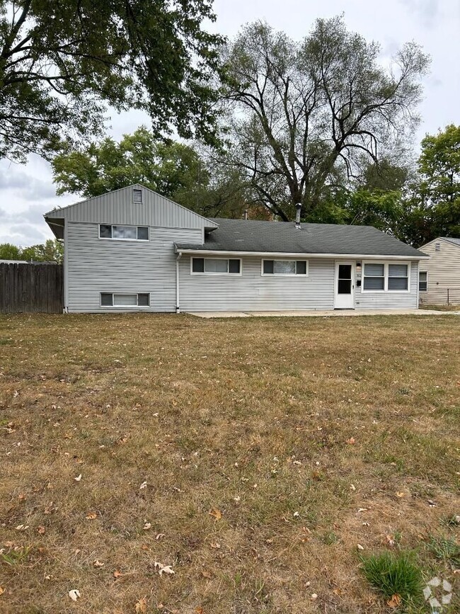 Building Photo - REDUCED! 4 Bedroom, 2 Bath, Single House i...