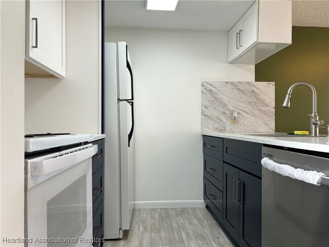 Photo - 2016 Lakeview Dr