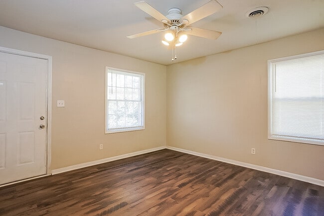 2112 Bayvale Rd