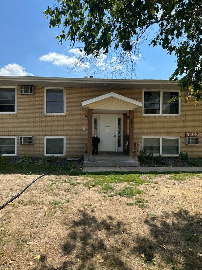 Building Photo - One Bedroom Apartment with Detached Garage Unit WF-104