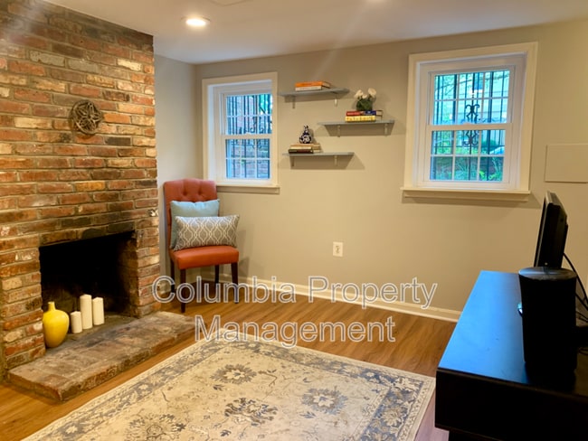 Photo - 1434 A St SE