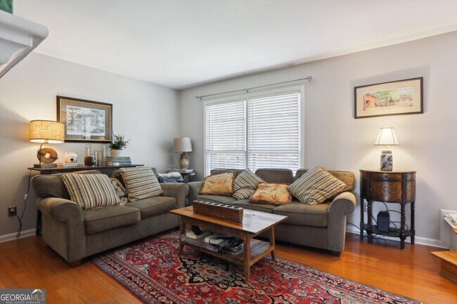 Photo - 73 La Rue Pl NW