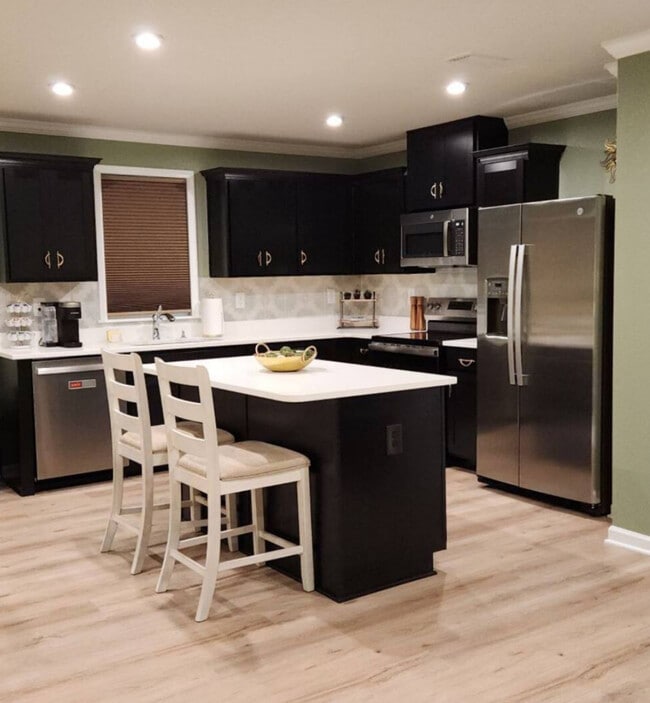 Photo - 1606 Raven Way