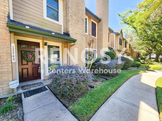 17742 Kings Park Ln