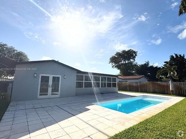 Building Photo - 401 S Highland Dr Rental