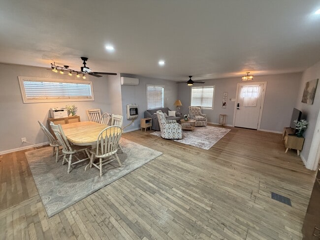 Photo - 603 S Ross Blvd