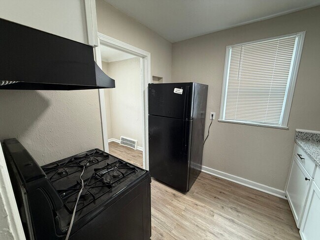Photo - 14118 Evergreen Rd Unit 14118 Evergreen - Lower