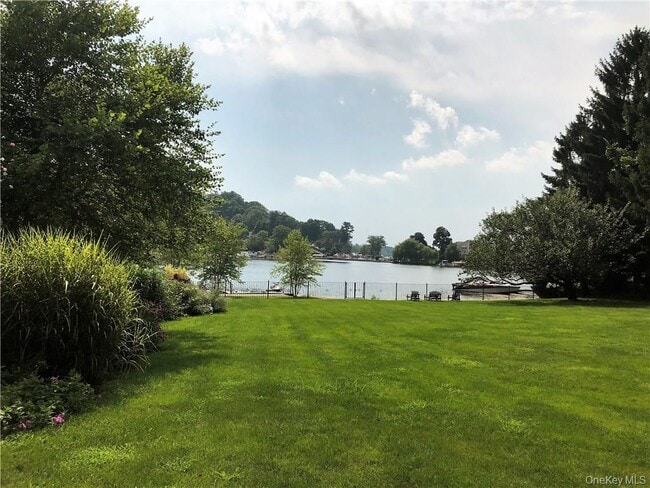 Building Photo - 7 Tamarack Rd