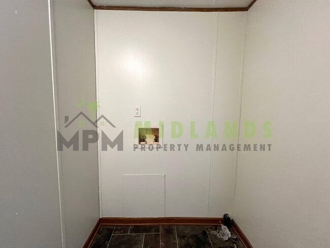 Photo - 575 Forts Pond Rd