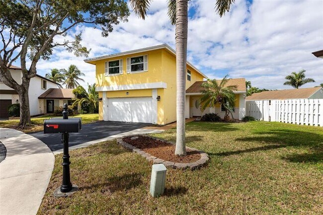 Photo - 681 Green River Ln