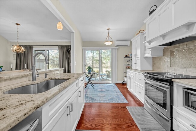 Photo - 123 Heritage Vlg Unit B