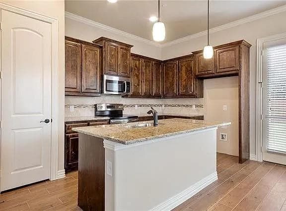 Photo - 800 Newhaven Dr