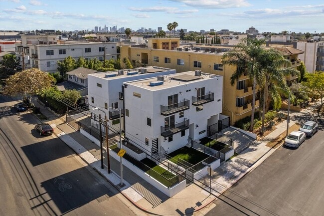 Photo - 860 N Hudson Ave