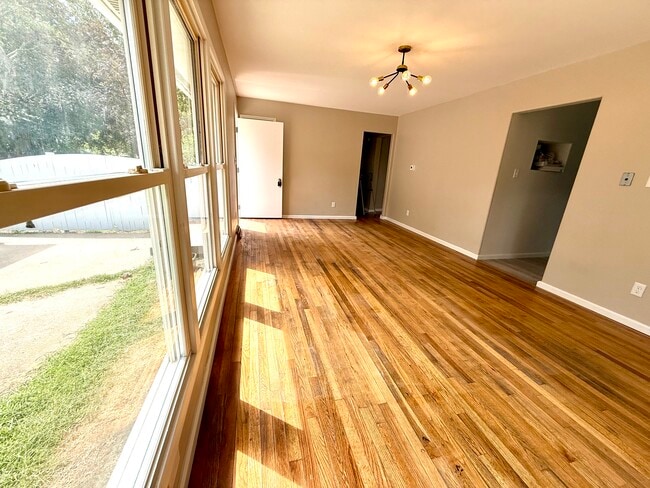 Photo - 1917 S Harding Dr