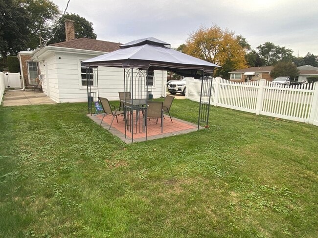 Photo - 7737 Park Ave