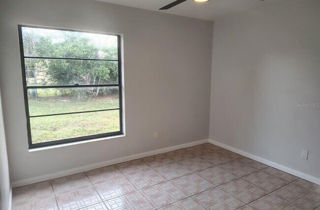 Photo - 437 Short Dr