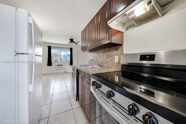 Photo - 1124 NW 2nd St Unit 2
