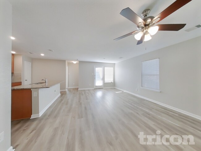 Photo - 20660 Dunrobin Dr