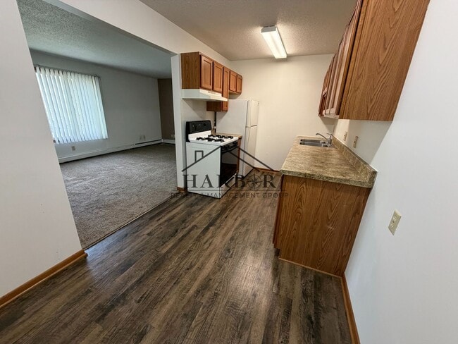 Building Photo - Cute and Cozy 1 Bedroom Unit 110 - 302
