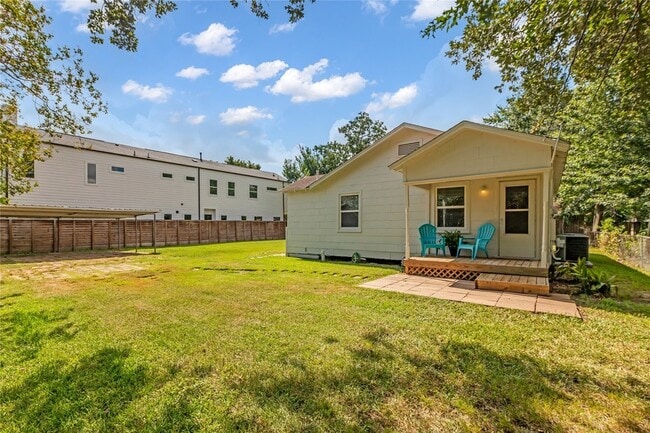 Building Photo - 807 1/2 Fisher Street Unit Rental