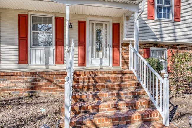 Photo - Spacious Chesterfield Home Move In Ready