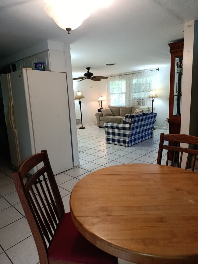 Photo - 215 Zephyr Rd