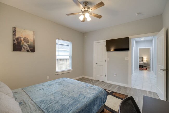 Photo - 3523 Bain St