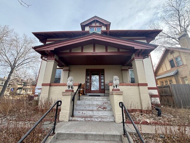 Photo - Beautiful Top-Floor 1Bd/1Ba Apartment with City Park Views