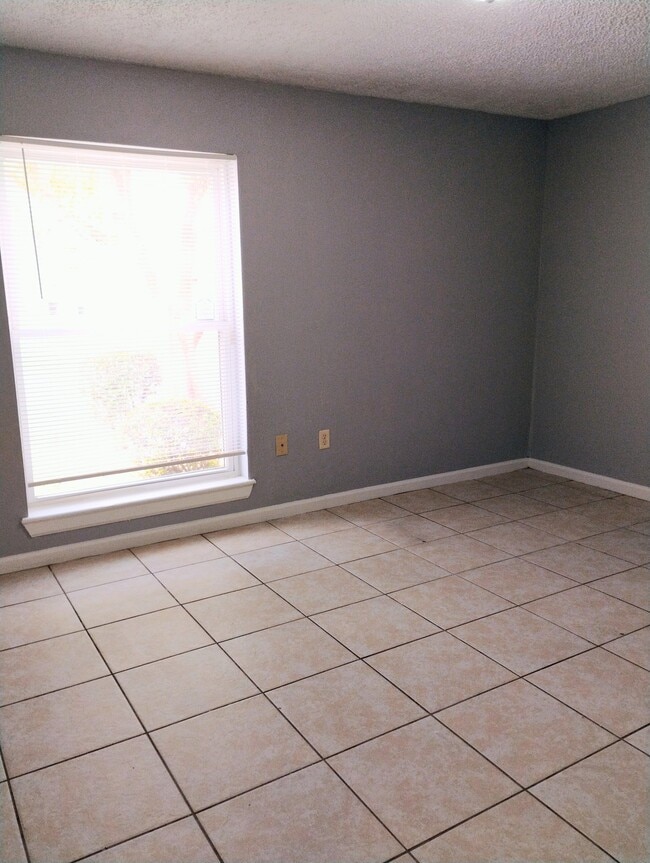 1612 Cedar Lake Dr Unit A