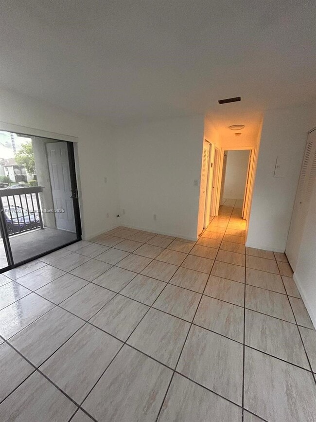 Photo - 425 NW 210th St Unidad 203