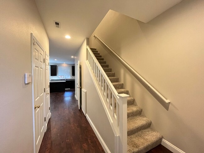 Photo - Super-Cute Townhouse! 3 bed + 2.5 baths w/ Fantastic Floor Plan! (A/C & Washer / Dryer included!)