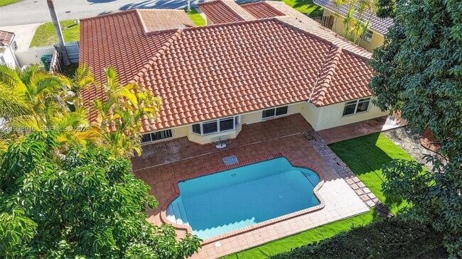 Building Photo - 14300 SW 152nd Pl