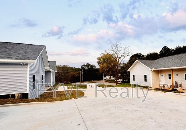 Photo - 811 N A St