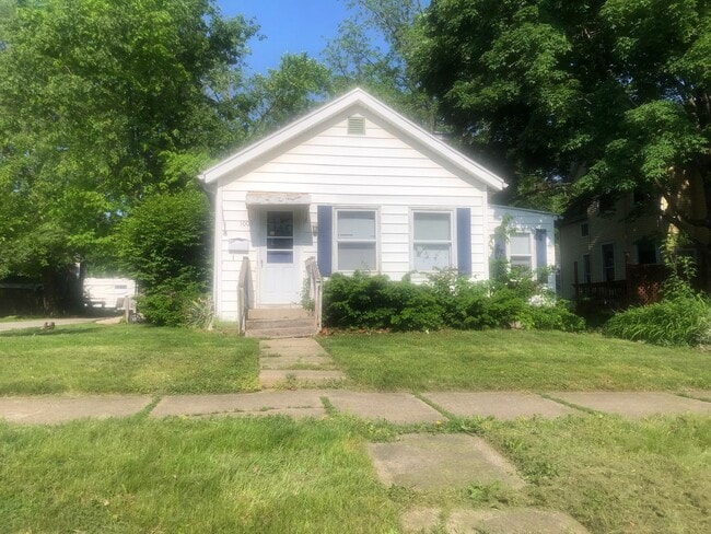 Photo - 1008 N Evans St Apartment Unit 1