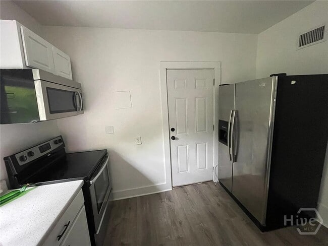 Photo - 2206 Barnard St