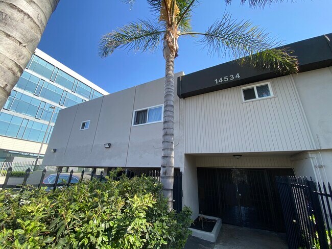 14534 Saticoy St Unidad 4