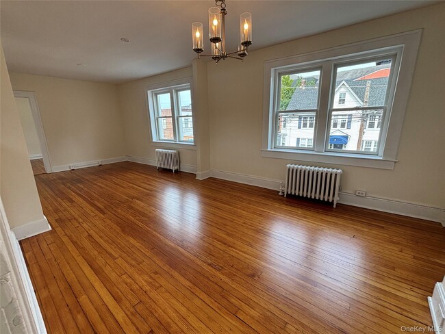 Photo - 8 E Carver St