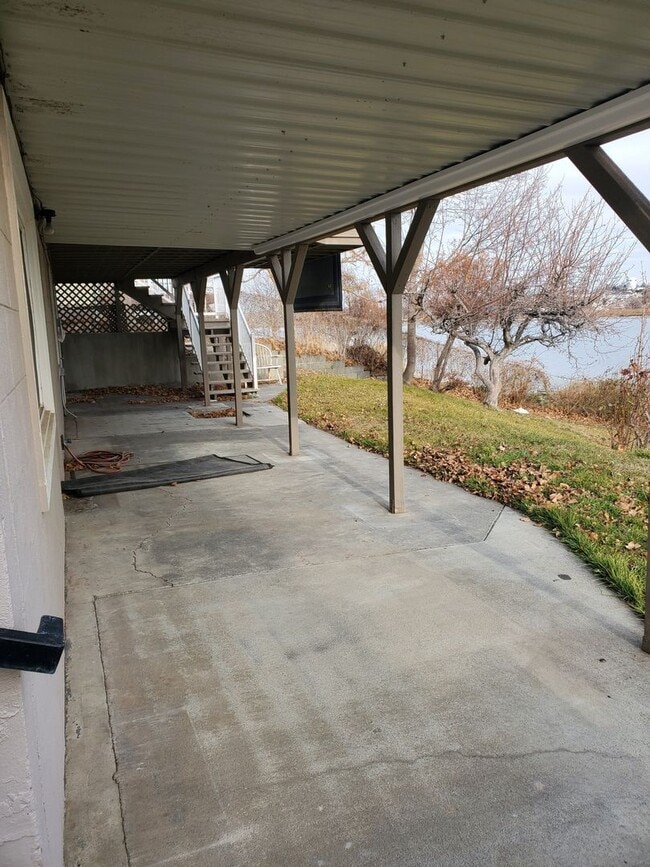 Photo - 2 Bedroom 1 Bath Lakefront w/all utilities and lawn care included