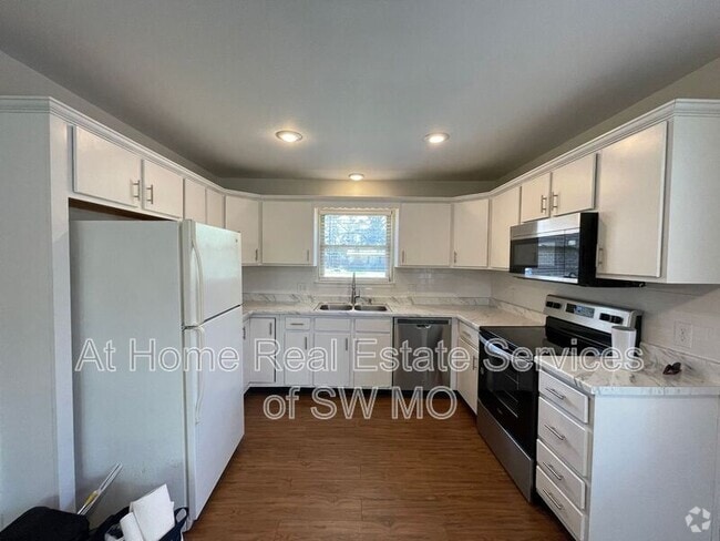 Building Photo - 219 E Glenwood St Rental