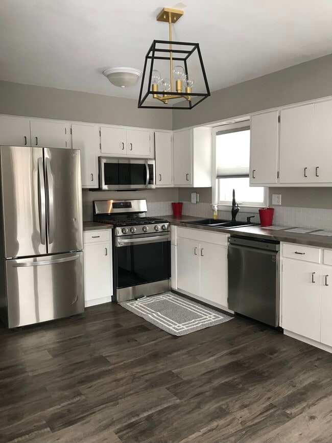 Kitchen - 1231 Harmony Dr