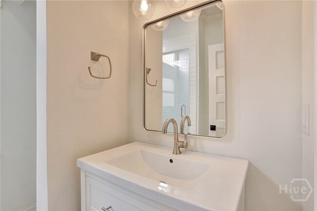 Photo - 115 W 34th St