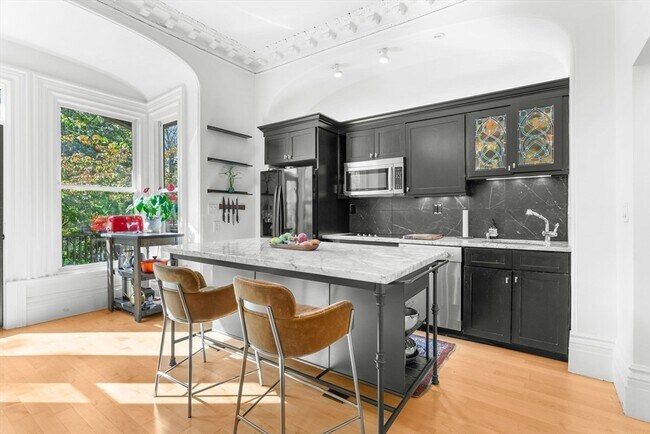 Photo - 18 Concord Square Unit #2