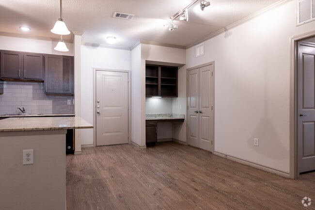 3BR, 2BA - 1,151SF - Dining Area/Desk