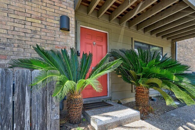 Photo - 1100 Azie Morton Rd Unit 1102